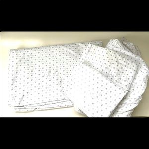 Full size flat sheet with two pillow cases in excellent condition